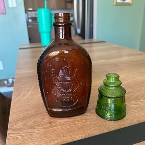 Bicentennial label Brown and Green Vases